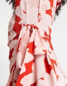 Платье миди с запахом и поясом с крупным красным цветочным принтом ASOS DES