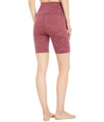 Шорты Beyond Yoga, Camo High Waisted Biker Shorts 9523060 | Chocolate Cherry Camo Jacquard фото 2